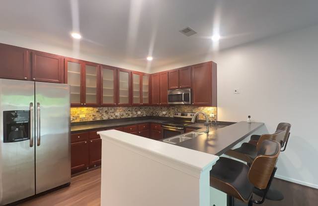 Recently Renovated 3-Bedroom Condo in The Grove at the Arboretum Gallery 3