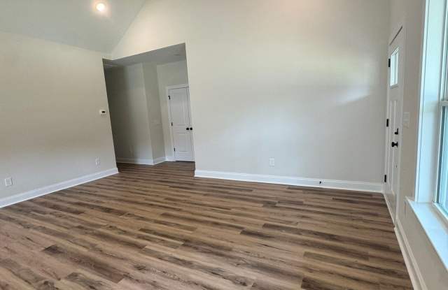 201 Oak Avenue Gallery 2