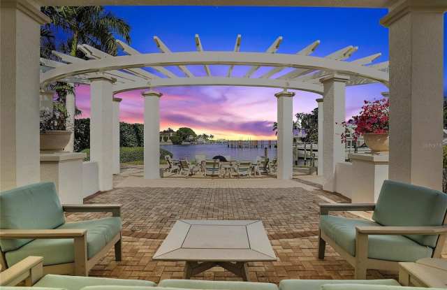 1325 SNELL ISLE BOULEVARD NE - 1325 Snell Isle Boulevard Northeast, St. Petersburg, FL 33704