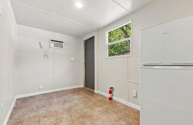 Modern. Unique. Completely Renovated One Bedroom Gallery 4
