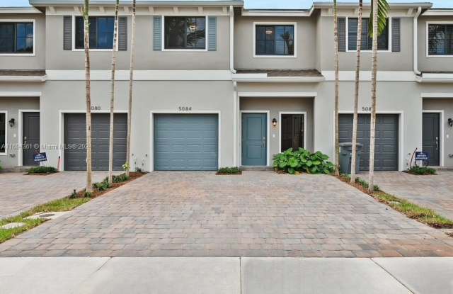 5084 Coralberry St - 5084 Coralberry Street, Haverhill, FL 33415