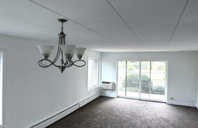 16 E Old Willow Road Gallery 3