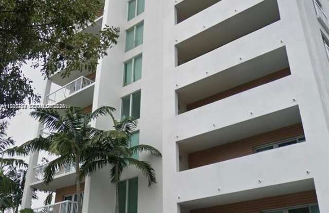 2740 SW 28th Ter photos photos