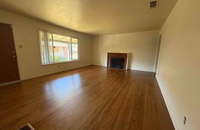 2 Bed 1 Bath Arden Arcade Duplex Gallery 4