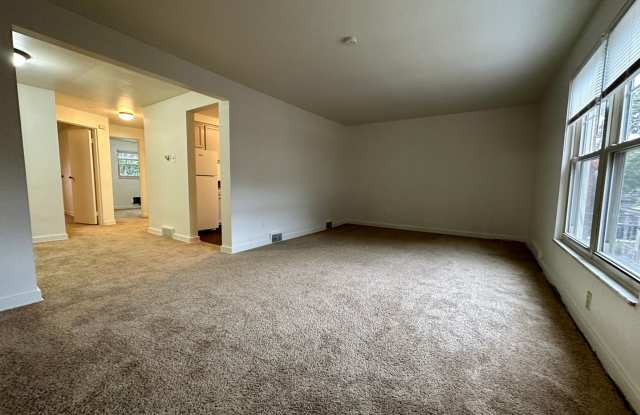 Bright Two Bedroom Apartment with a Spacious Layout! Located in Edgewood - Short Commute to Downtown! Gallery 2