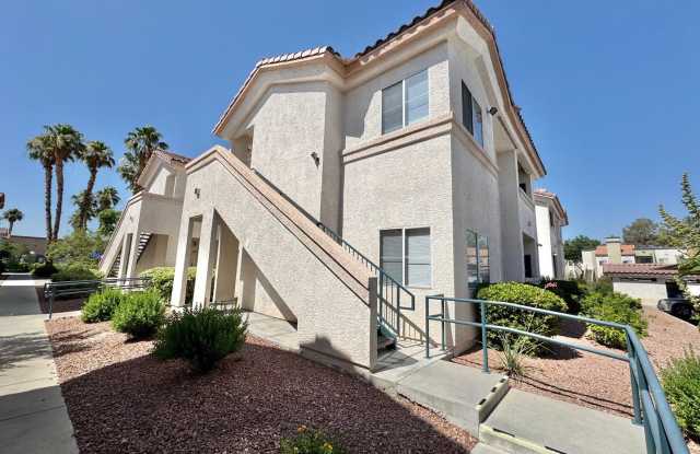 **BEAUTIFUL 3 BEDROOM, 2 BATHROOM DOWNSTAIRS UNIT LOCATED IN A GATED COMMUNITY! photos photos