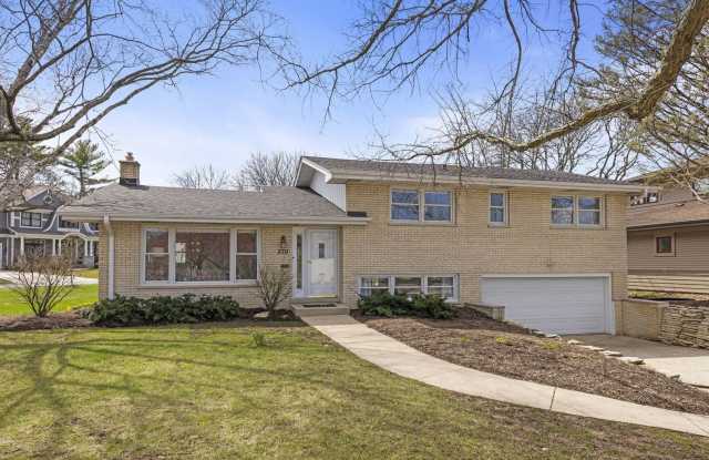 370 Prairie Avenue photos photos