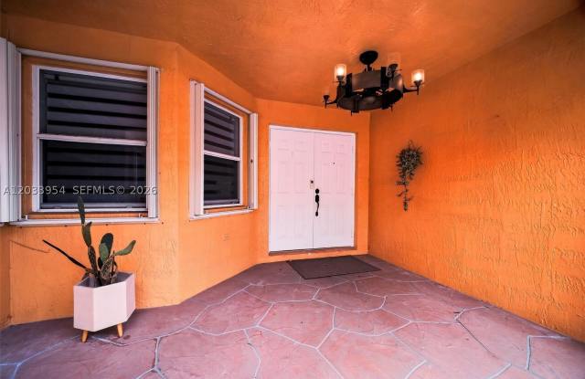 685 SW 198th Ter Gallery 4