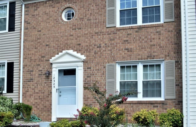 12323 WOODLAWN COURT - 12323 Woodlawn Court, Lake Ridge, VA 22192