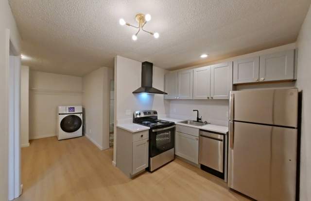 University Manor - Newly Renovated Units just a short walk from Campus! Gallery 2
