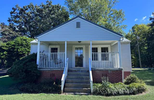 2 BED, 1 BATH HOME LOCATED SOUTH ASHEBORO Gallery 1