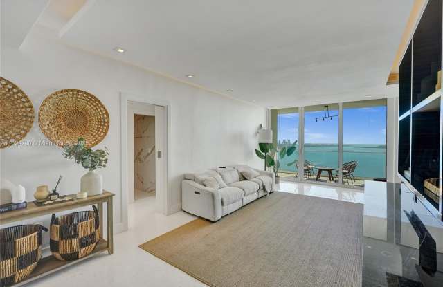 800 Claughton Island Dr photos photos