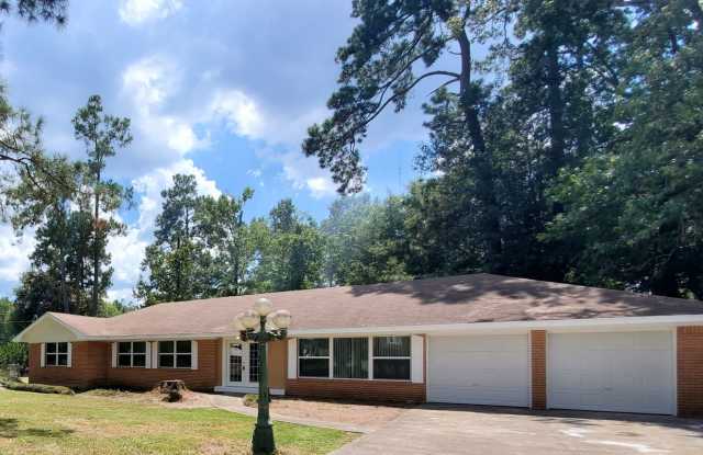 Amazing 4 Bedroom home with large yard! photos photos