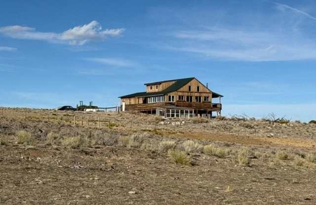 Spacious 3BR House in Del Norte Gallery 1