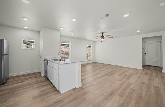 2013 Yellowhouse Avenue Gallery 4