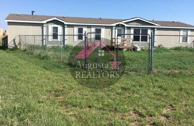 4 bedroom home that sits on 5 acres! photos photos