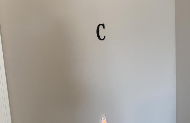 1639 Pine St Gallery 2