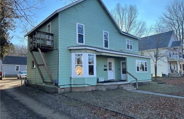 814 10th Street E unit: 1/2 photos photos