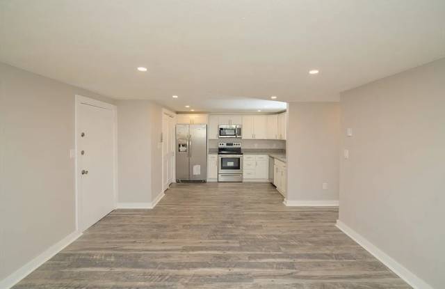 592 American Legion Hwy Apt 2 photos photos