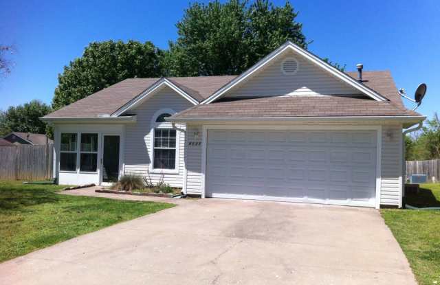 3 bedroom 2 bath, fenced, 2 car garage, centrally located, fenced yard photos photos