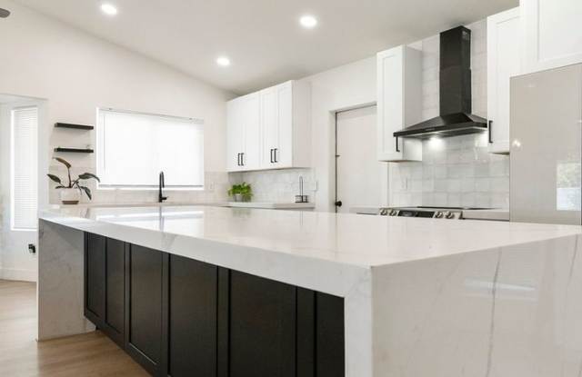 Modern Pool House in Gilbert Gallery 1