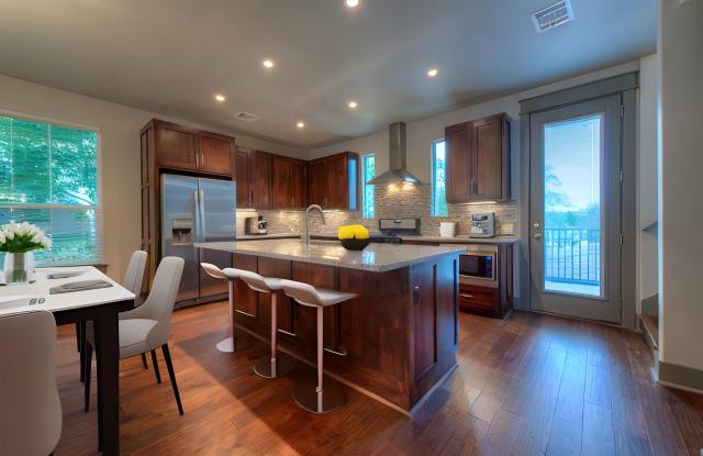 UT PRE-LEASE: 2014 Constructed 6 bed / 5 bath home - Top of the Line Finishes - Prime Location photos photos