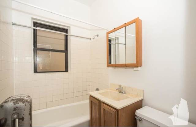 1448 W Cornelia Gallery 3