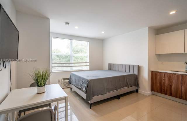 924 Marseille Dr photos photos