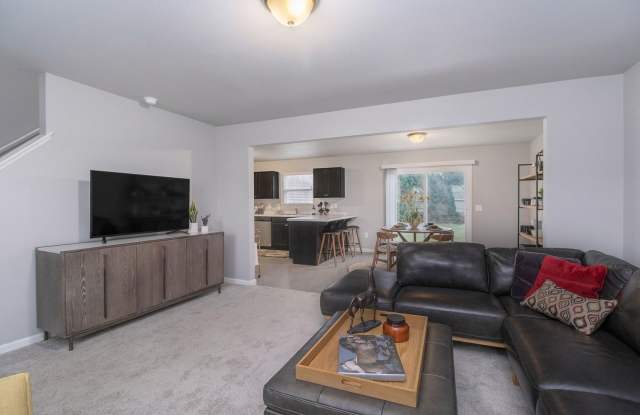 1 Month FREE Rent! Applied to Your First Full Month. Terms & Conditions Apply. Gallery 3