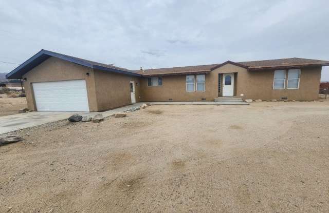 4 Bedrooms in Hansen Tract Gallery 1