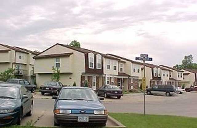 2410 Bittersweet Ct - 2410 Bittersweet Court, Iowa City, IA 52246