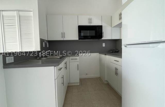 1210 San Remo Cir Gallery 2
