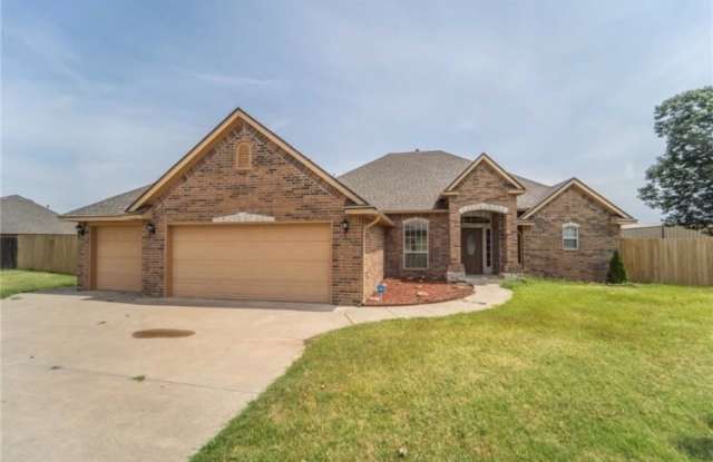 4 Bedroom 2 Bath 3 Car Garage Home In Harrah ** 1/2 Acre Lot - Gated Community photos photos