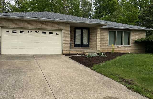 8941 Christopher Drive - 8941 Christopher Drive, North Royalton, OH 44133