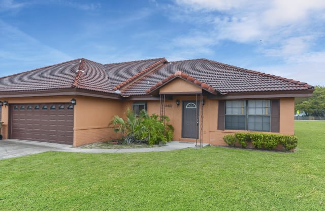 10461 Pink Azalea Dr - 10461 Pink Azalea Dr, Lake County, FL 34788