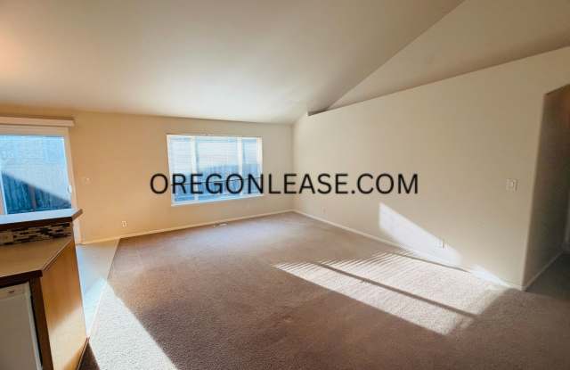 3-bedroom, 2-bath 1,503 sf N. Eugene House Gallery 4