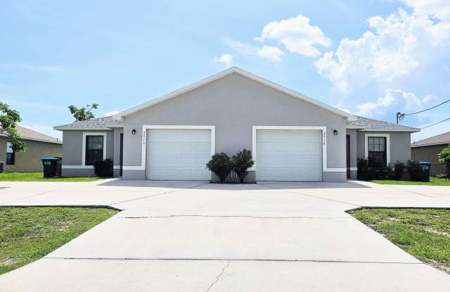 Like New  3 bedroom, 2bath 1 car garage Gallery 2