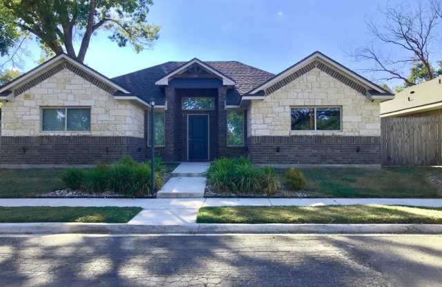 Spacious 4-Bed, 4.5-Bath Home in the Heart of the Baylor Bubble! photos photos