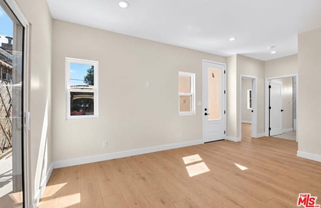153 W 51st St Gallery 4