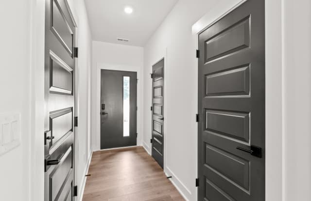 Move-in Ready Modern Townhome!! Gallery 4