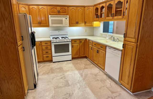 Beautiful 3/2 home on Mobile Hwy Gallery 4
