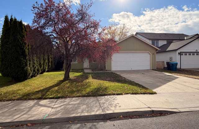 CHECK OUT THIS COMFORTABLE SINGLE-LEVEL HOME IN SW REDMOND! Gallery 1