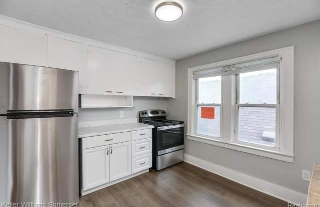 1565 OAK #2 Street - 1565 Oak Street, Wyandotte, MI 48192