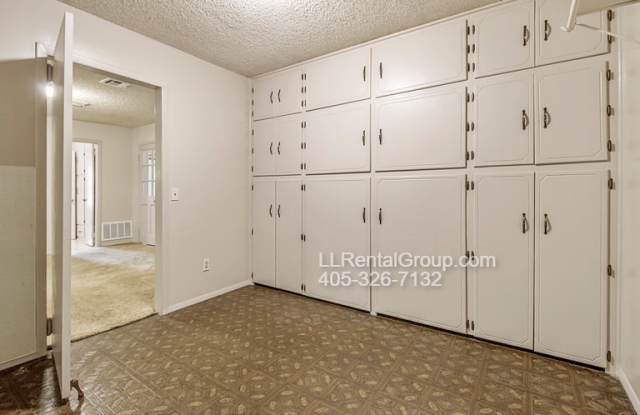 4208 Southeast 45th Street photos photos
