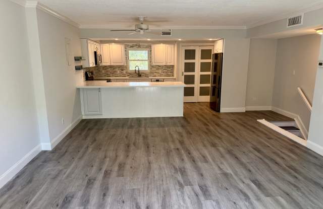 105 4th Avenue Northeast photos photos