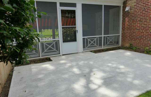 985 N Powhatan St Gallery 2