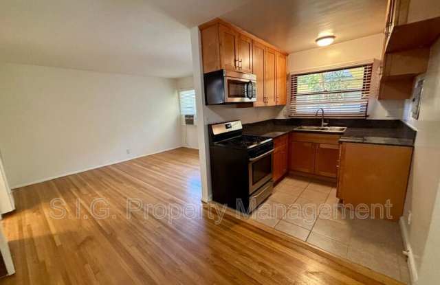 1702 W Victory Blvd photos photos