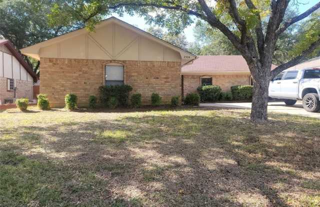 2504 Highgate Drive - 2504 Highgate Drive, Arlington, TX 76016