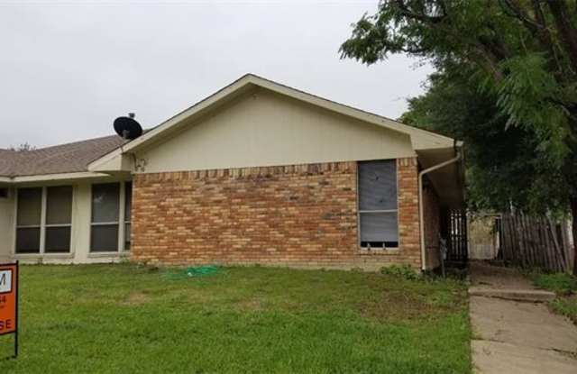 2155 Villa Place - 2155 Villa Place, Carrollton, TX 75006