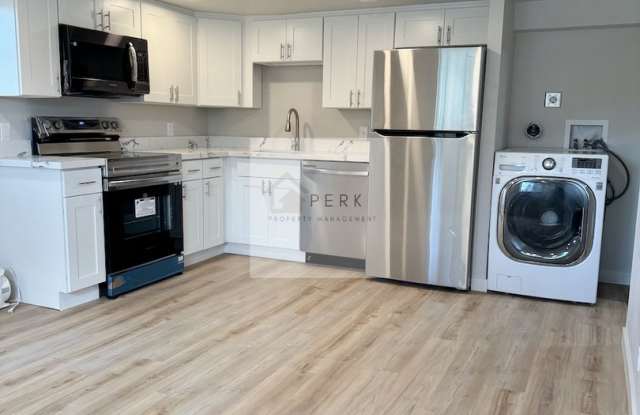 Beautifully remodeled - 2 Bed/1 Bath Basement Apartment - 300 Garden Avenue North, Renton, WA 98057